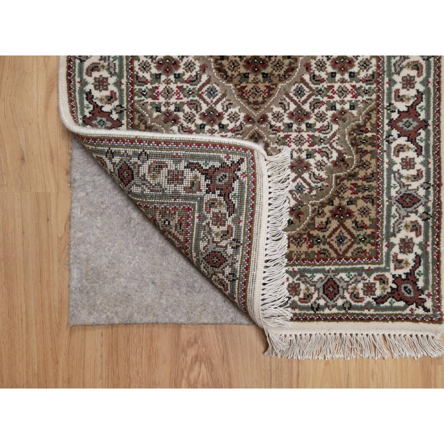 2'X3' White Hand Knotted Small Rug Tebraz Mahi Medallion Design Wool Mat