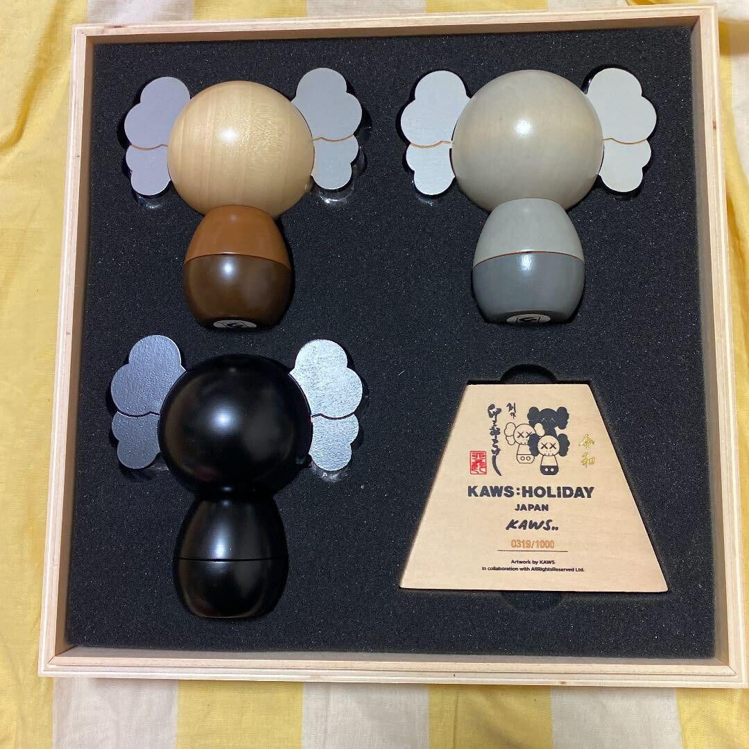 KAWS HOLIDAY JAPAN Kokeshi Doll Set Limited 1000 Usaburo Rare From Japan