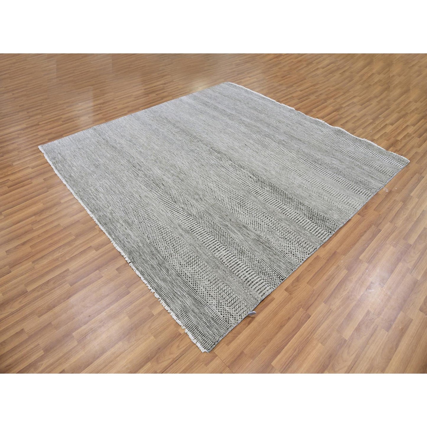 8'X8' Silver Gray Grass Design Undyed 100% Wool Hand Knotted Square Rug