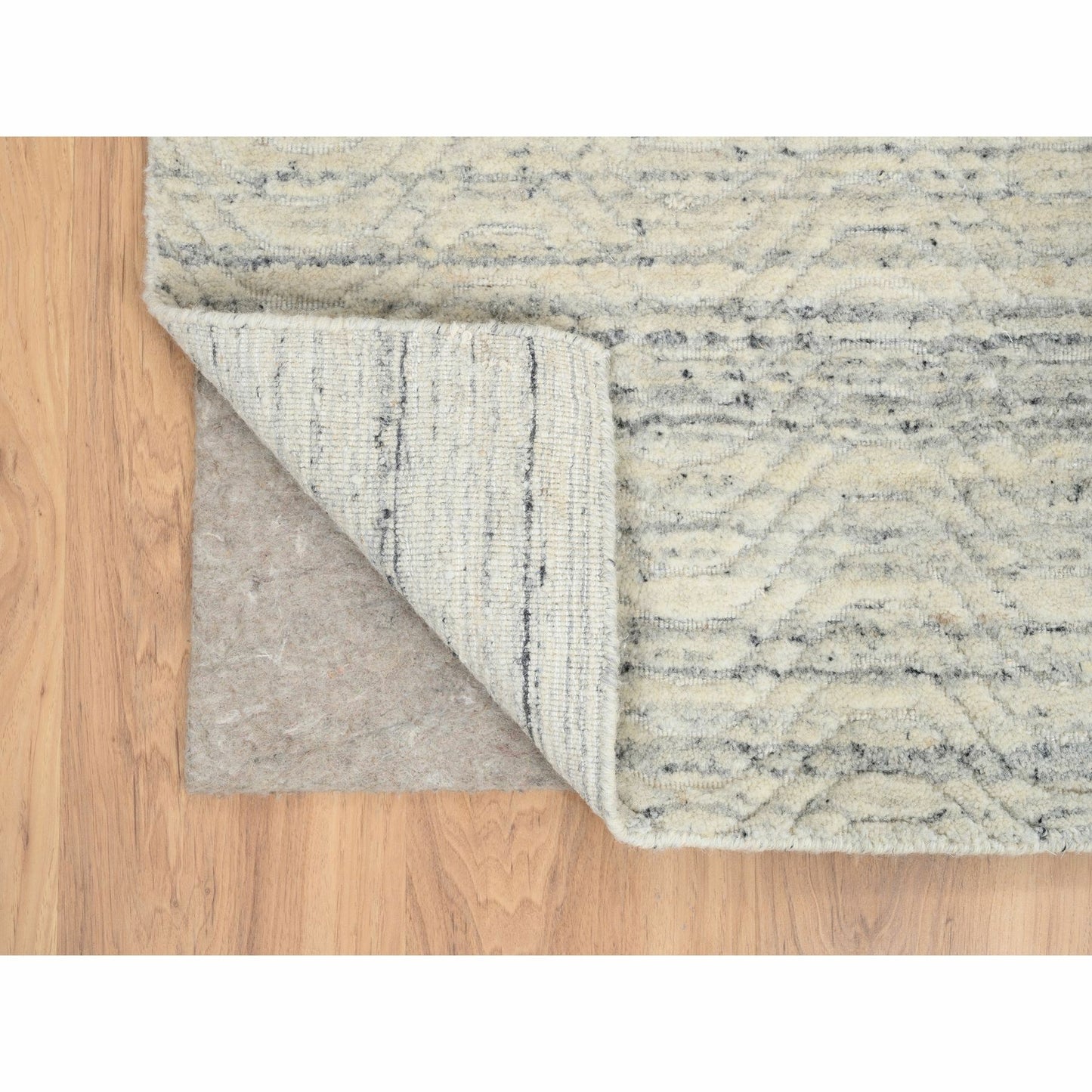 6'1"X9' Beige Variegated Textured Modern Design Wool Hand Loomed Rug