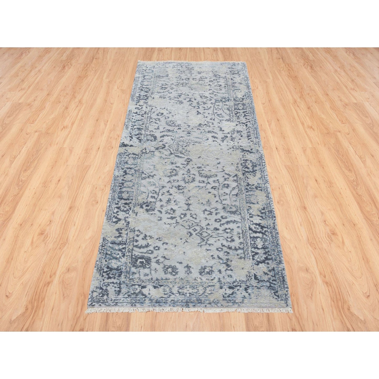 2'9"X7'8" Gray Silk/Wool Hand Knotted Broken Kishoon Design Runner Rug
