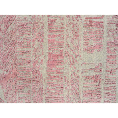 2'6"X10' Rose Pink Wool And Art Silk Jacquard Hand Loomed Runner Rug