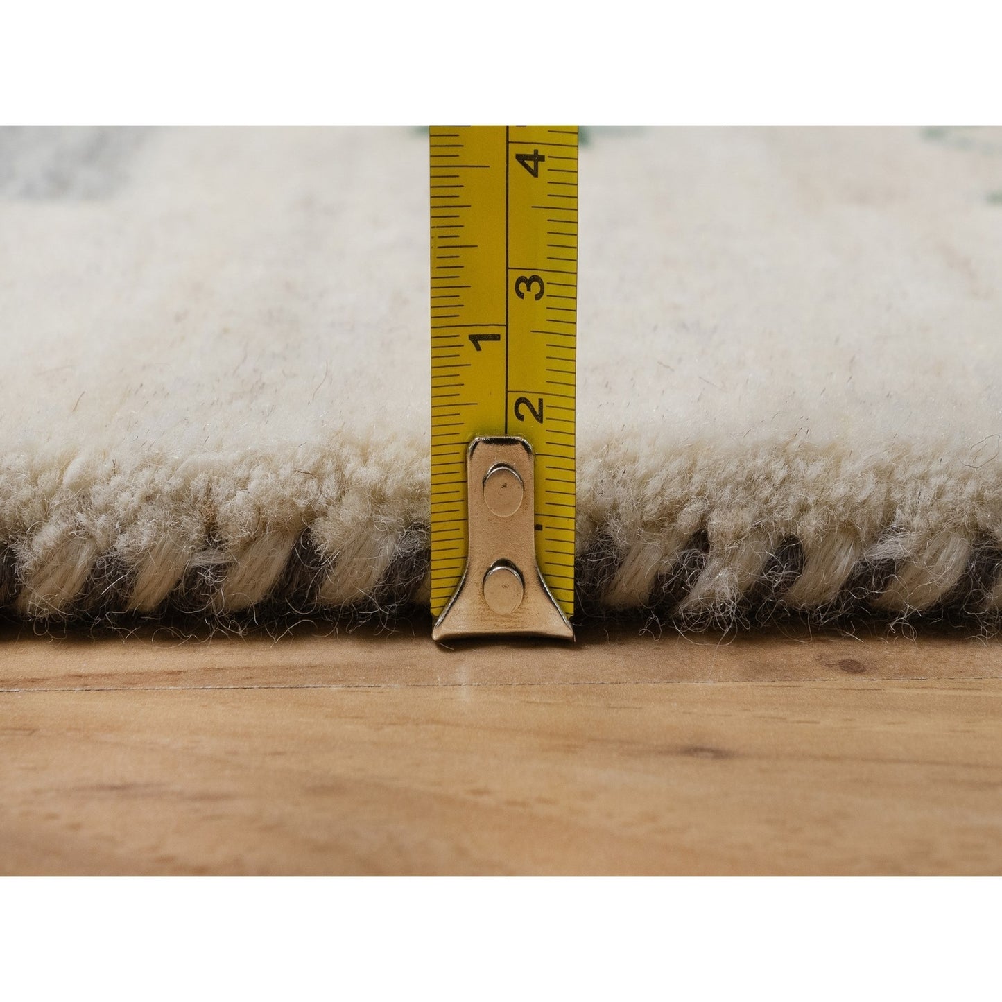 2'5"X4'9" White Animal Figurines Modern Pure Wool Hand Knotted Runner Rug