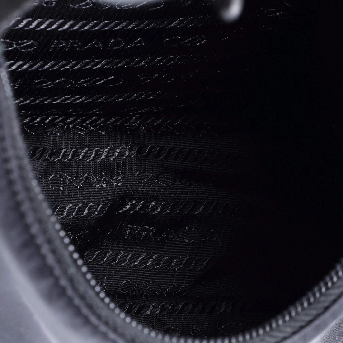 Prada Re-Edition 2000 Hobo Tessuto Mini