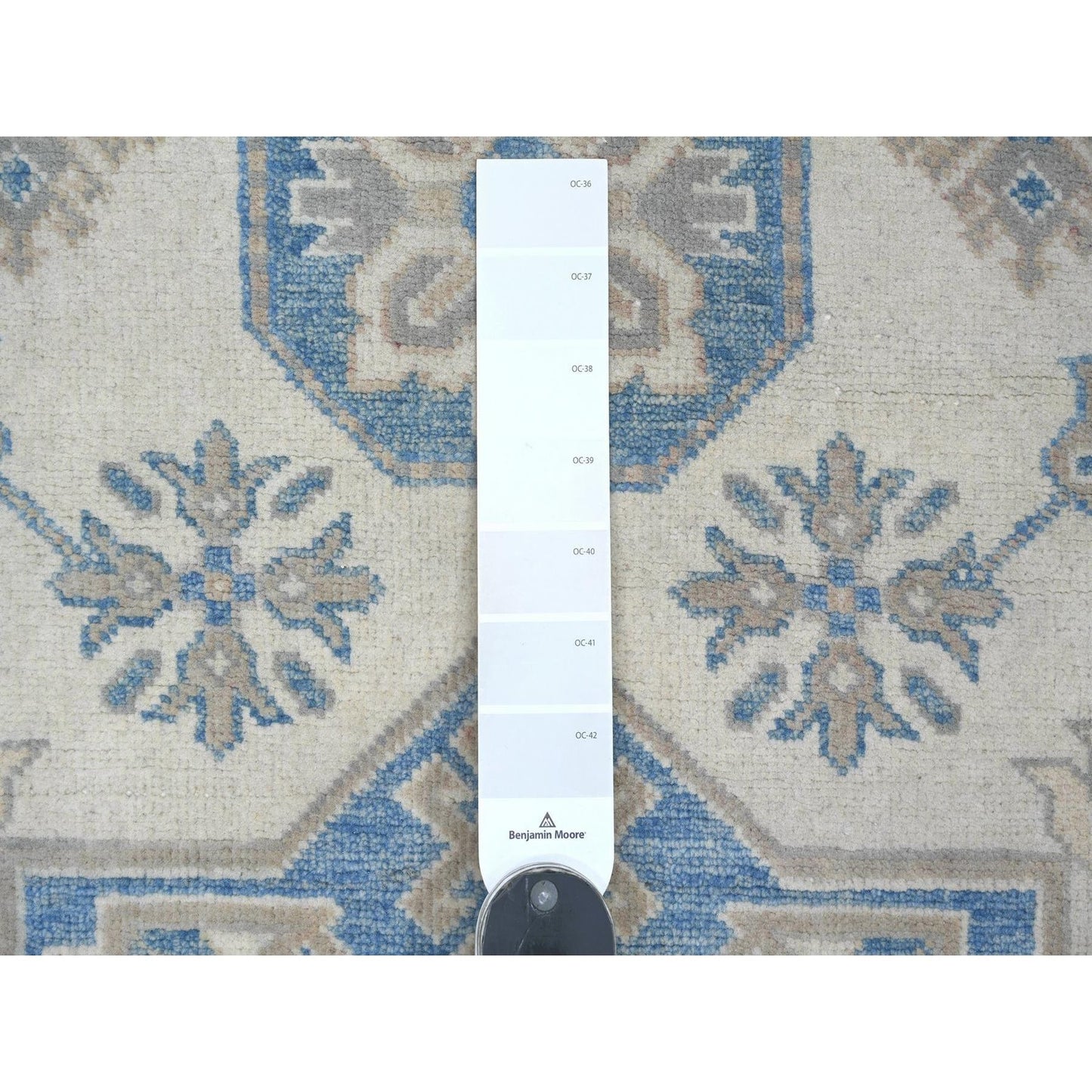 3'3"x4'7" Ivory Vintage Look Kazak Medallion Design Wool Hand Knotted Rug