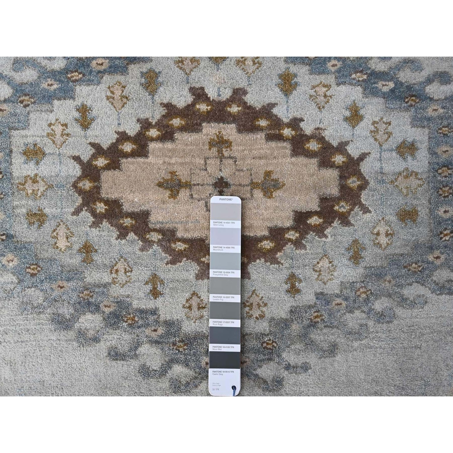 8'X8' Gossamer Veil Gray Hand Knotted Zoroastrian Village Wool Round Rug