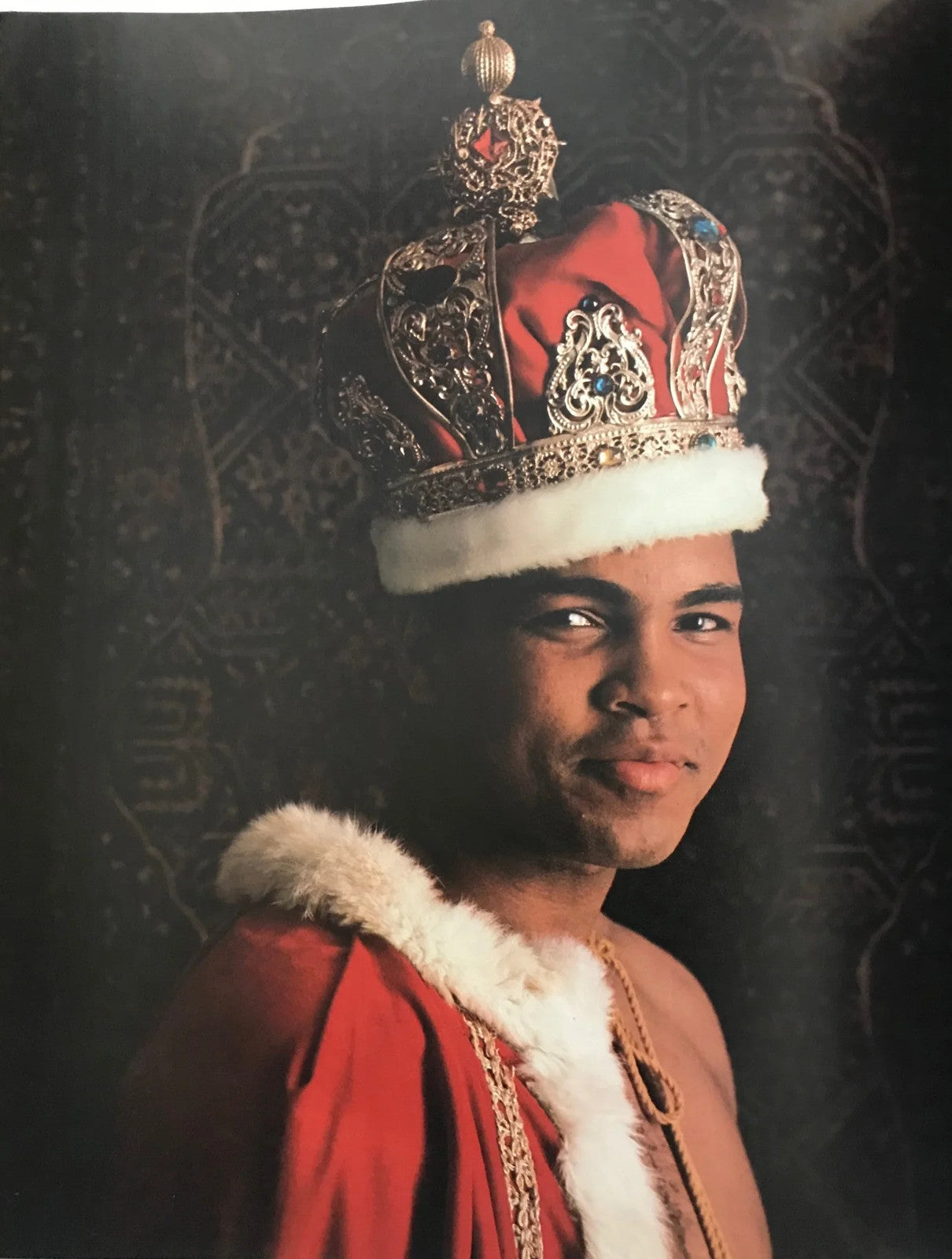 Muhammad Ali Signed Soft Cover Book (Sportscard Guaranty Authentic)