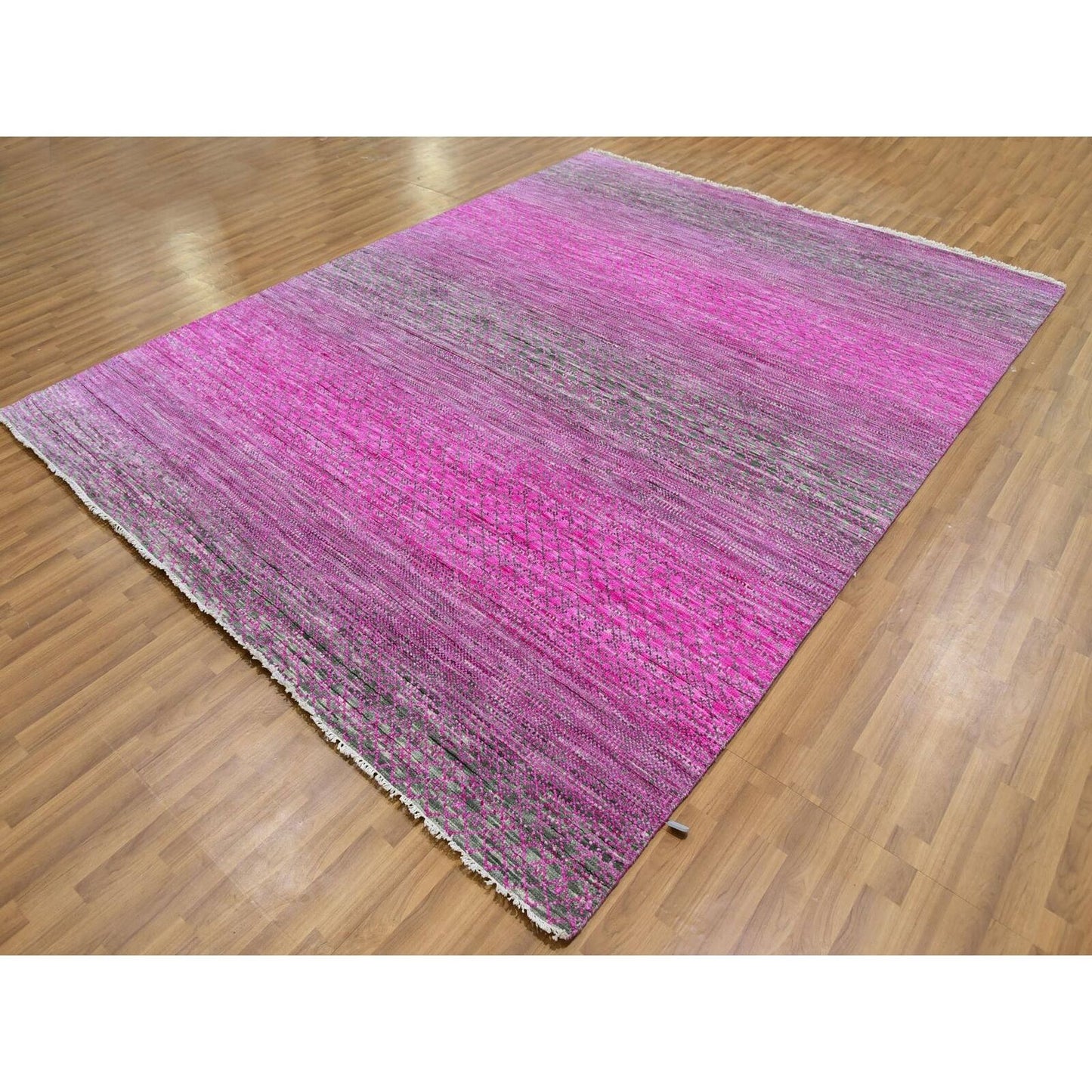 7'10"X10'1" Taffy Pink Dyed Wool Chiaroscuro Collection Hand Knotted Rug