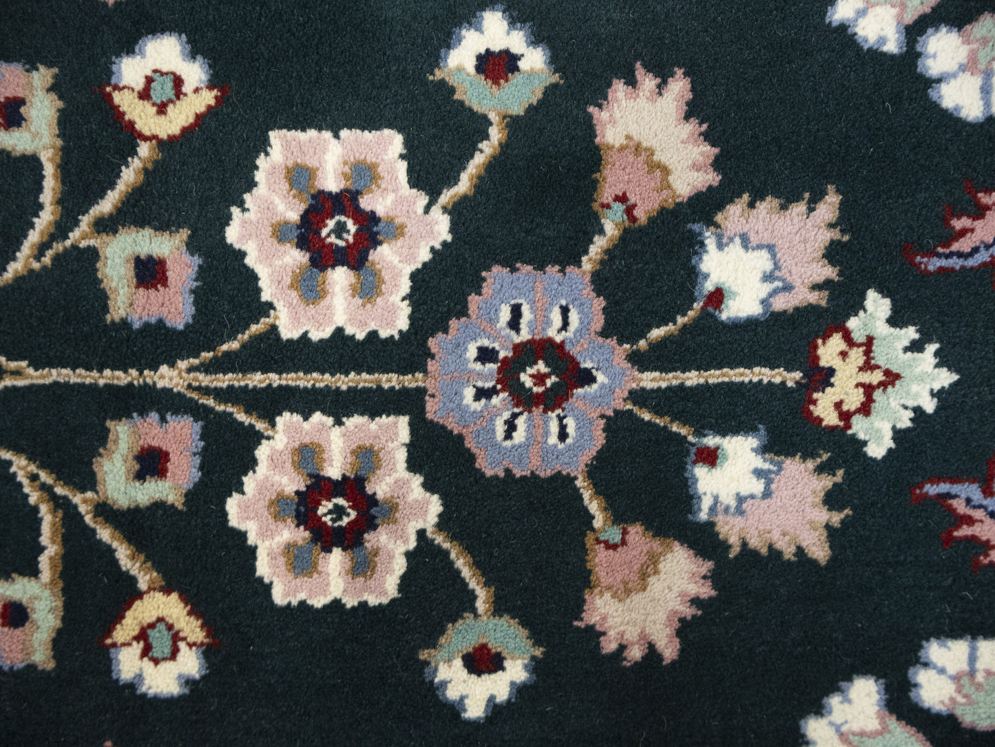 Traditional Floral Design Oriental Rug