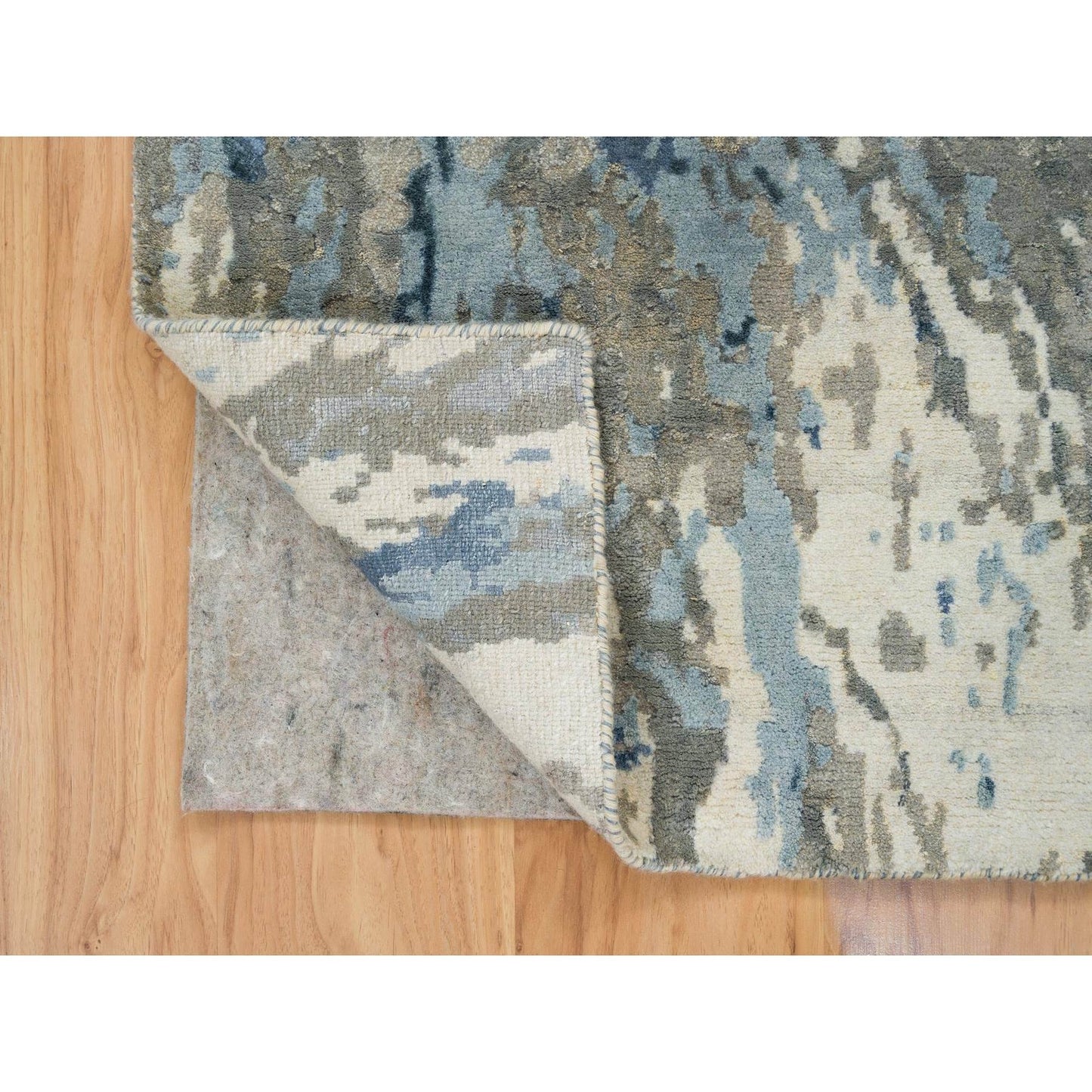 2'6"X5'9" Gray Hand Knotted Abstract Design Wool And Silk Runner Rug