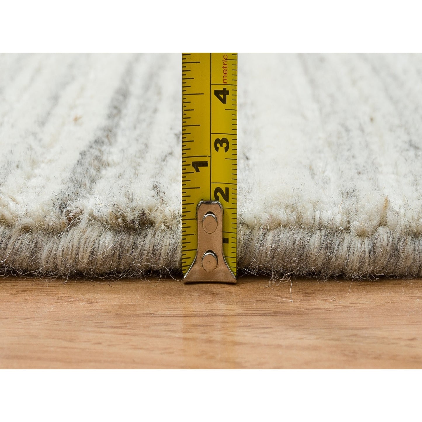 6'1"X6'1" Ivory Hand Loomed Undyed Natural Wool Modern Design Round Rug