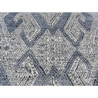 9'X12'3" Vista White Hand Knotted Pure Silk Small Repetitive Design Rug