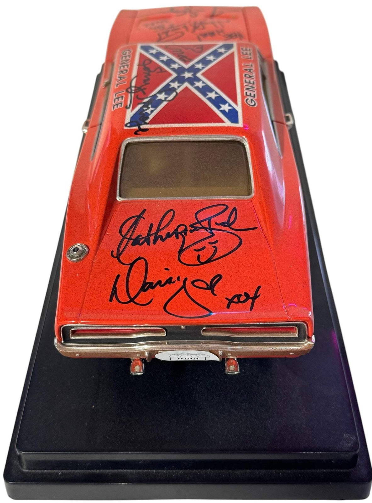 Signed ERTL Diecast Car Scale 18 Version HAZZARD Mud DUKES