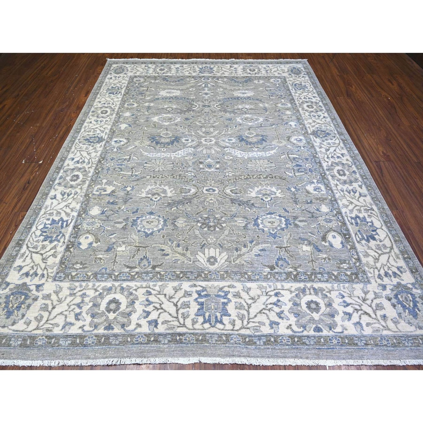 7'10"X9'9" Gray Heris Serrated Leaf Pattern Pure Wool Hand Knotted Rug