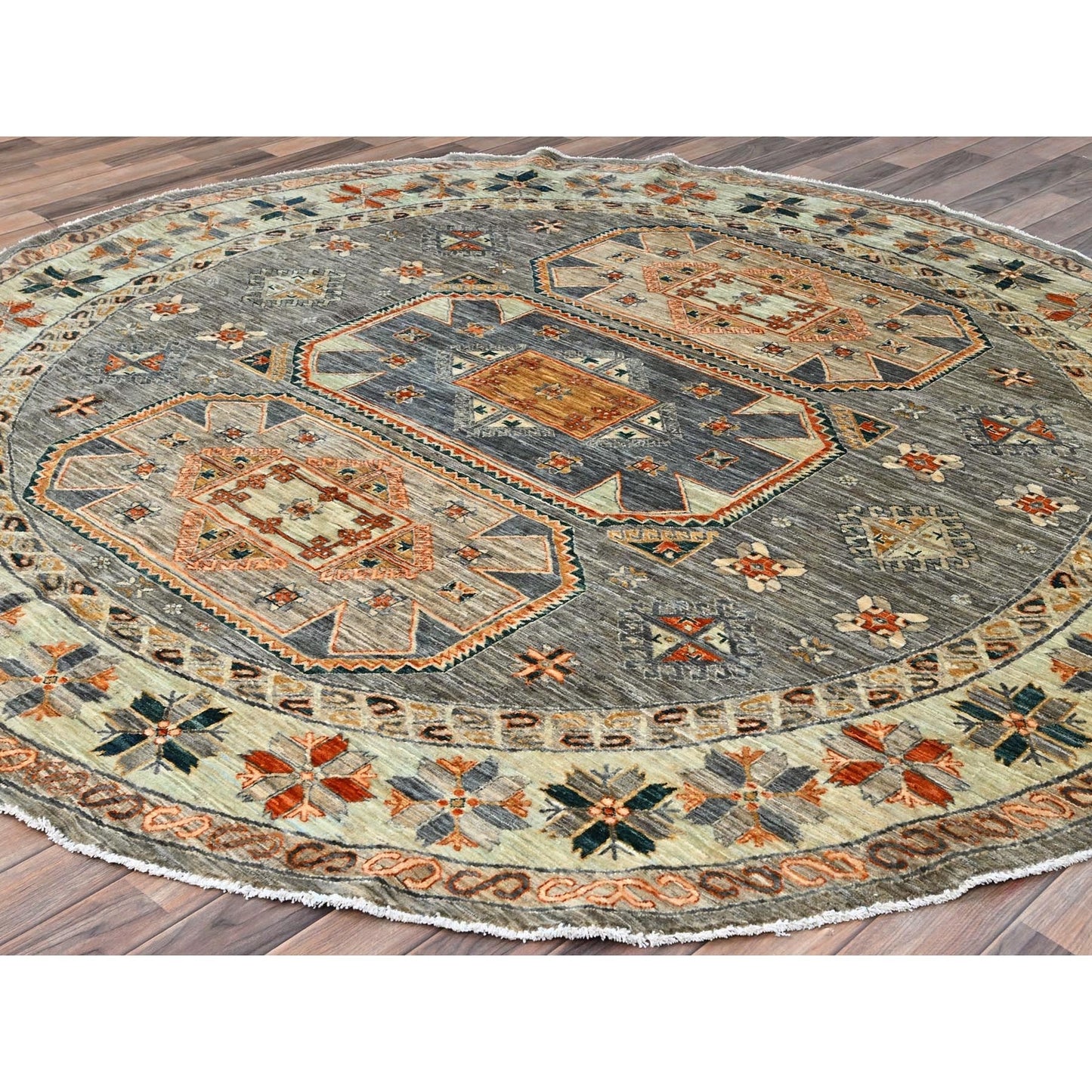 8'X8' Seared Gray Extra Soft Wool Caucasian Design Round Oriental Rug