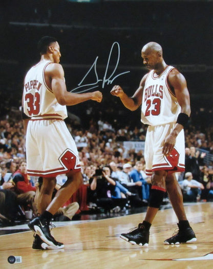Scottie Pippen Hof Autographed 16X20 Photo Chicago Bulls Beckett 176458