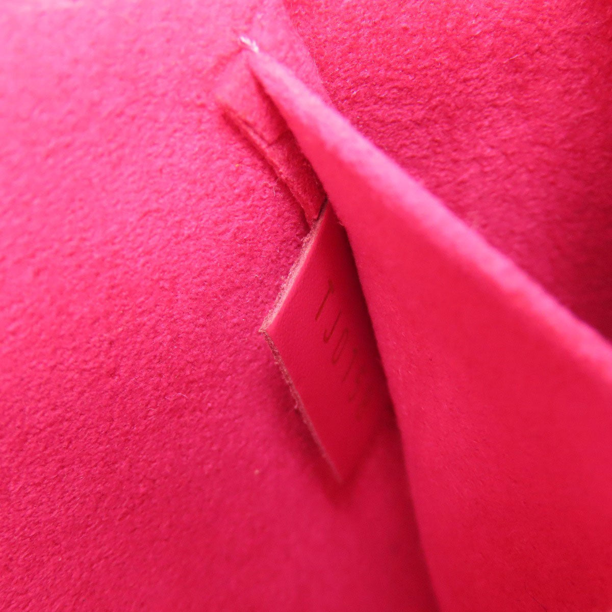 Leather LOUIS VUITTON M62614 Pochette Felice Shoulder Bag Epi