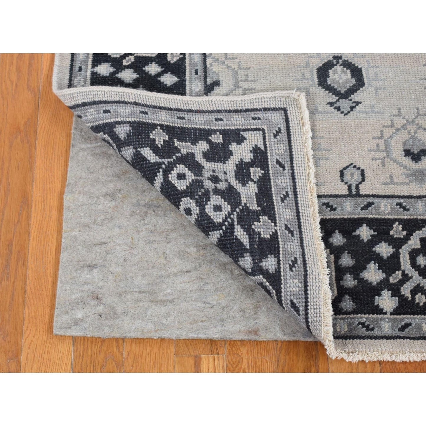 6'X9' Cream Color Small Intricate Repetitive Design Wool Hand Knotted Rug