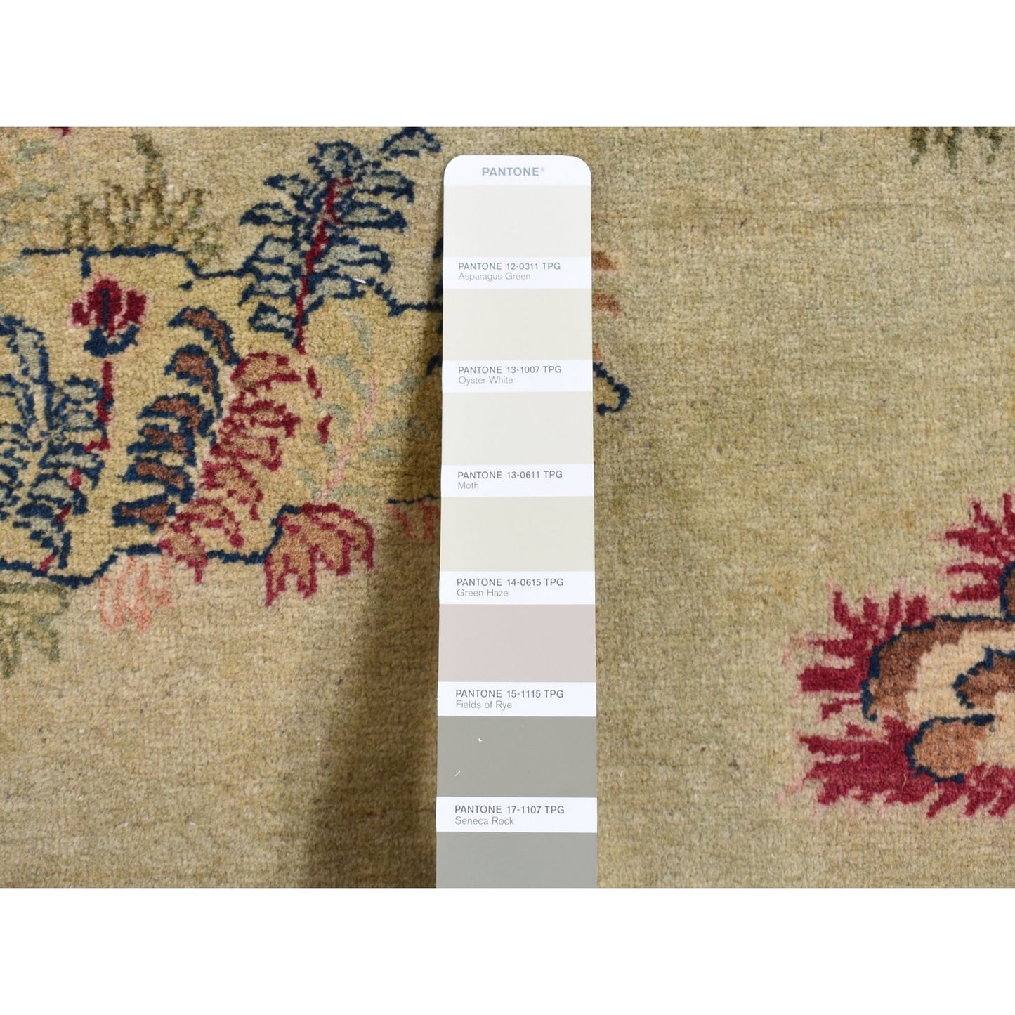 4'7"X6'7" White Antique Kishoon Design Hand Knotted Pure Wool Rug