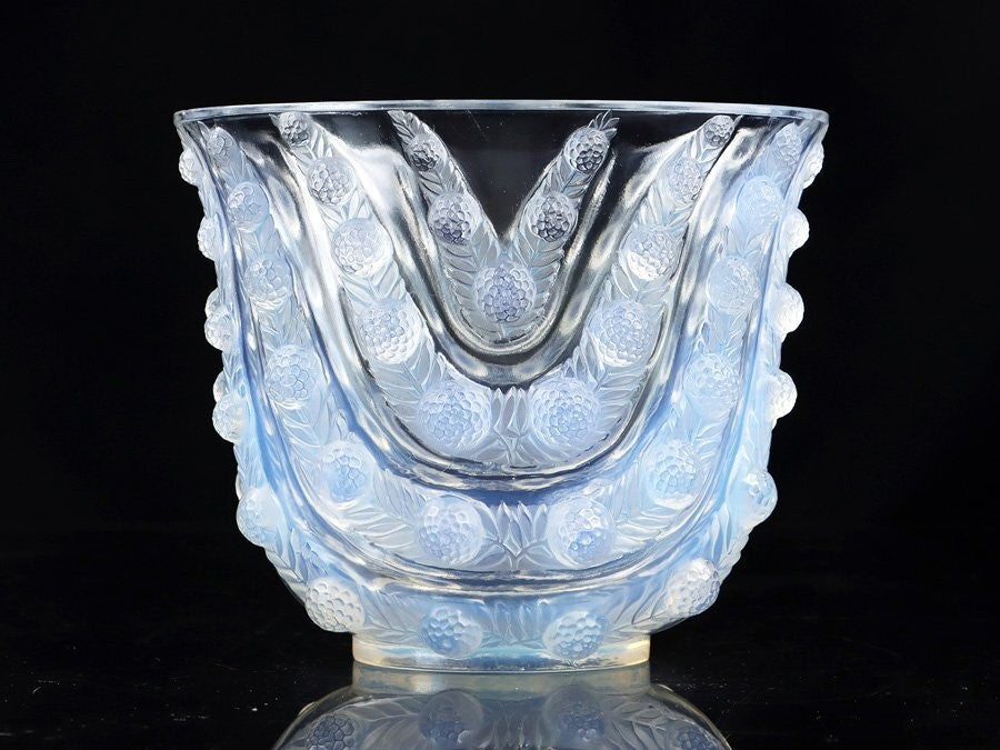 R. Lalique Vichy 1937 Opalescent Glass Vase Signed France W/Box Antique