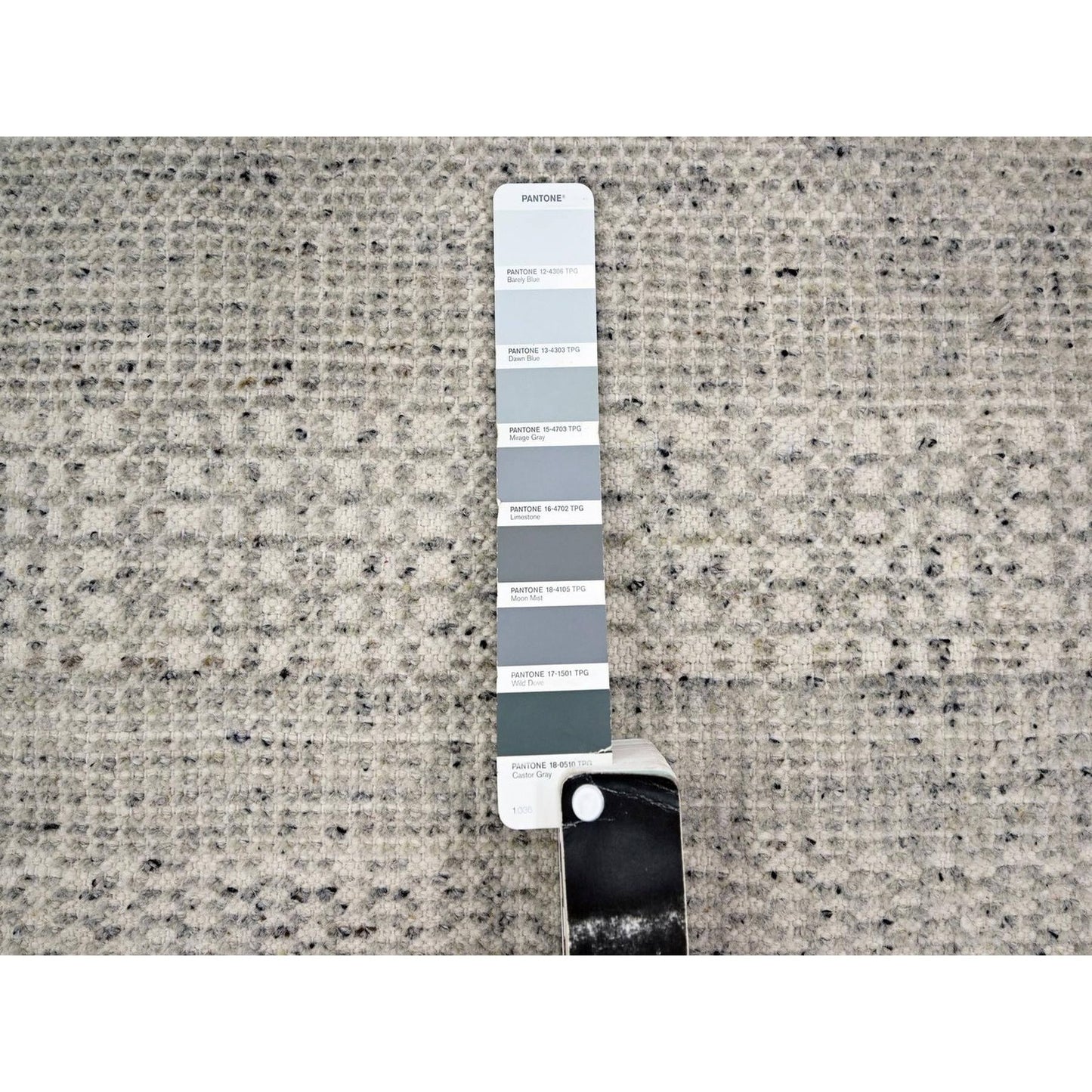 Hand knotted wool rug round oxidized distressed grass design gray