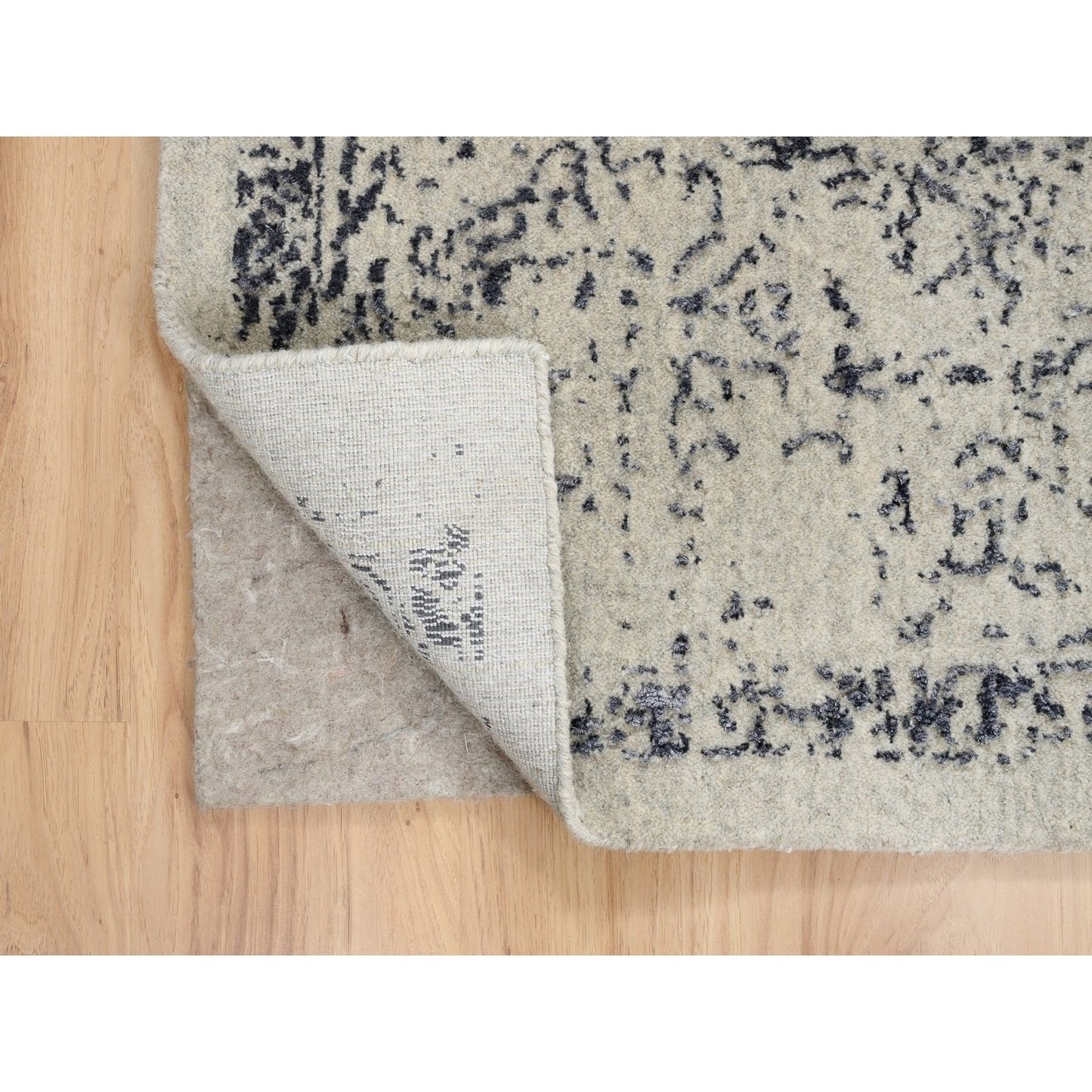 10'1"X10'1" Fine Jacquard Wool And Silk Hand Loomed Light Gray Square Rug