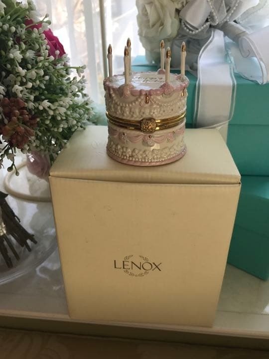 Collectible Lenox Happy Birthday Treasure Box Porcelain Trinket Figurine Gift