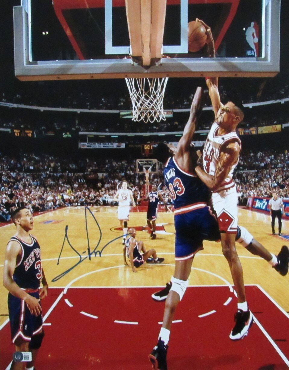 Scottie Pippen Hof Autographed 16X20 Photo Chicago Bulls Beckett 176457