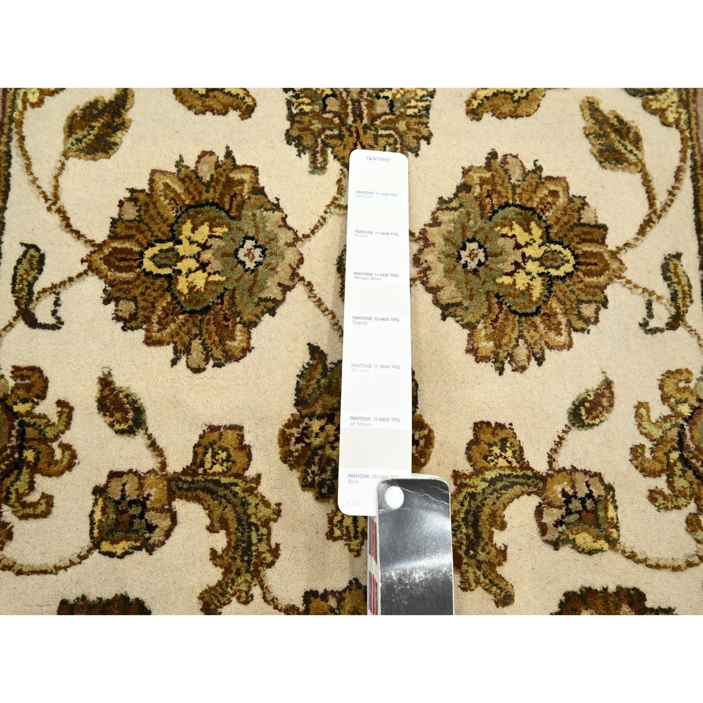 2'6"X6'2" White Rajasthan Leaf Design Hand Knotted Wool & Silk Runner Rug
