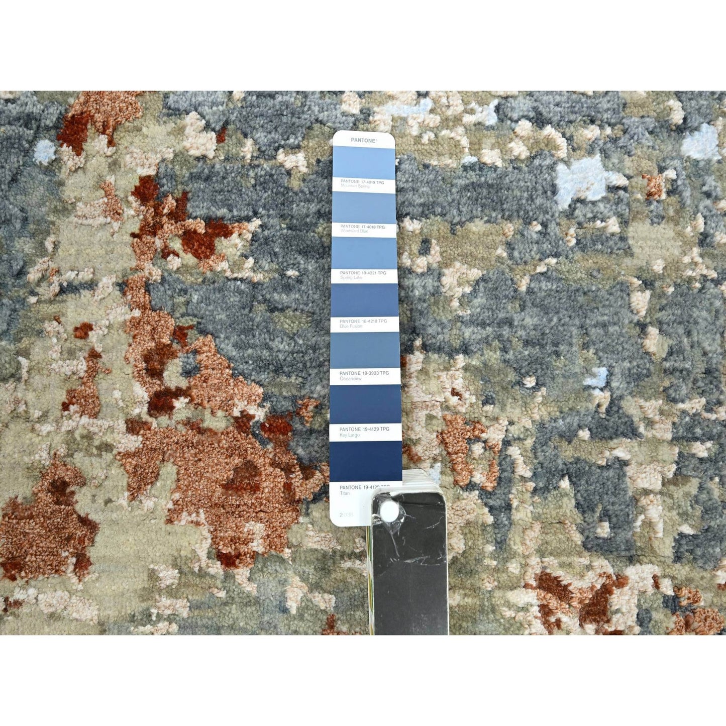 2'5"X10' Gray With Beige Abstract Design All Wool Hand Knotted Runner Rug