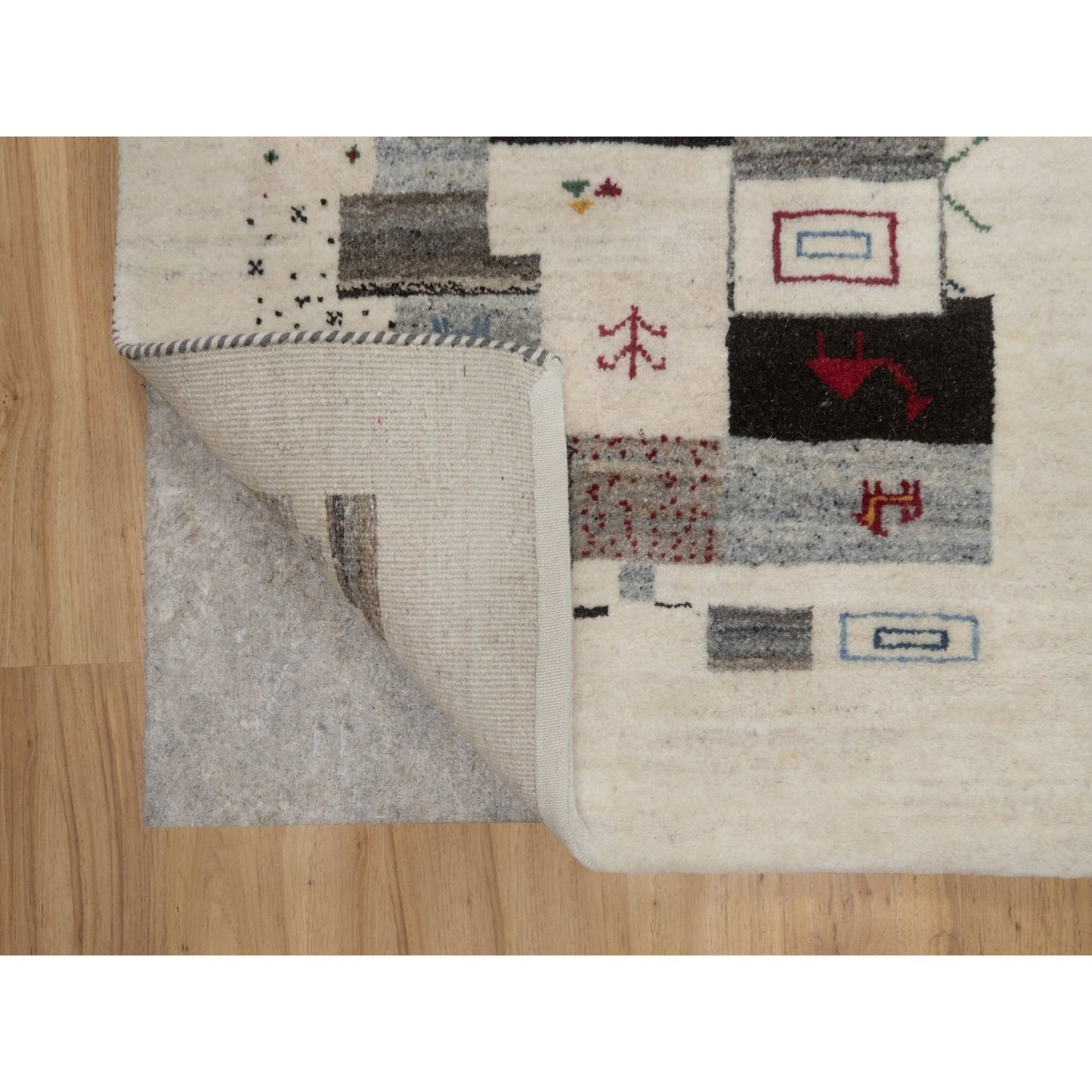 2'5"X4'9" White Animal Figurines Modern Pure Wool Hand Knotted Runner Rug