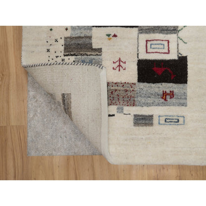 2'5"X4'9" White Animal Figurines Modern Pure Wool Hand Knotted Runner Rug