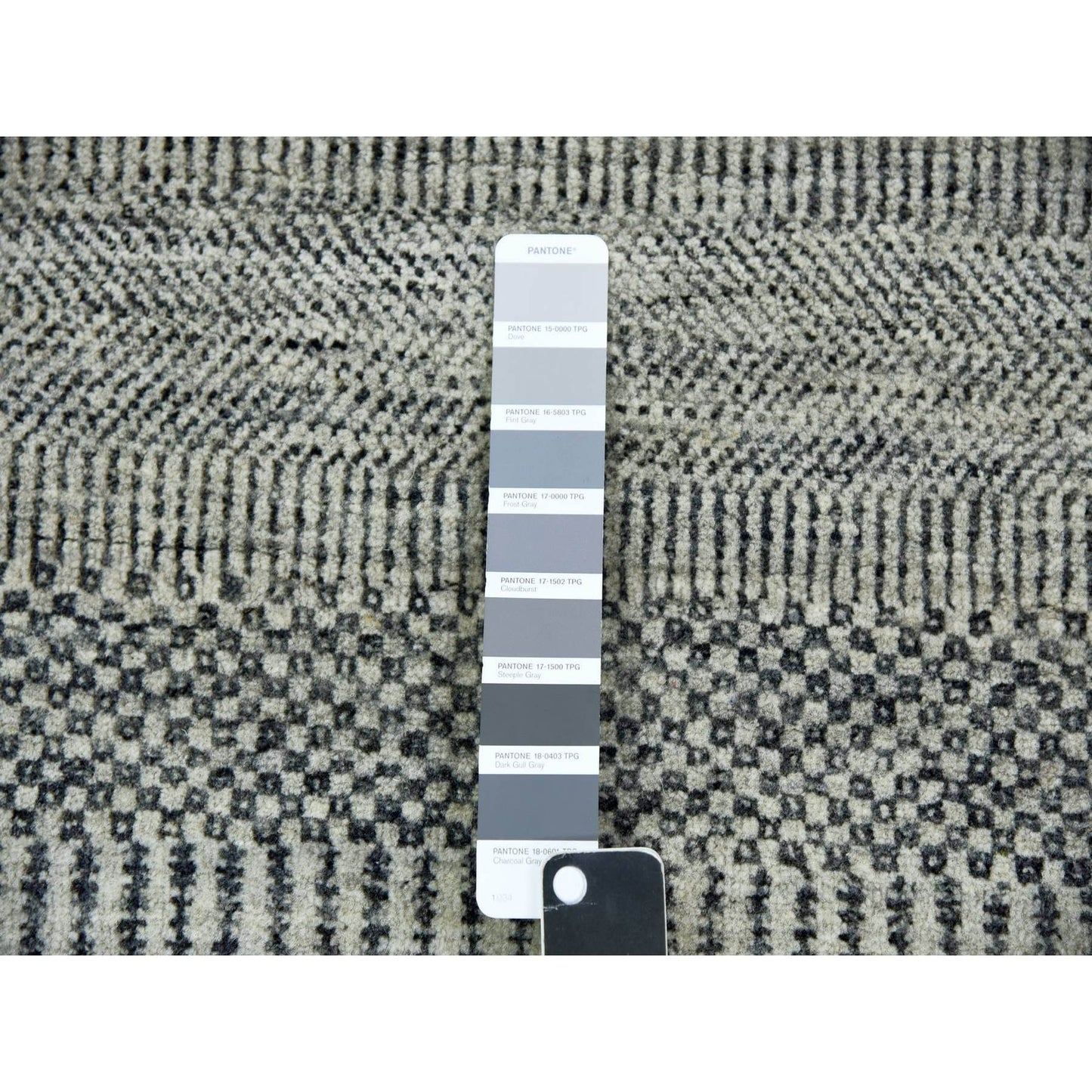 5'X5' Silver Gray Undyed Wool Hand Knotted Modern Grass Design Round Rug