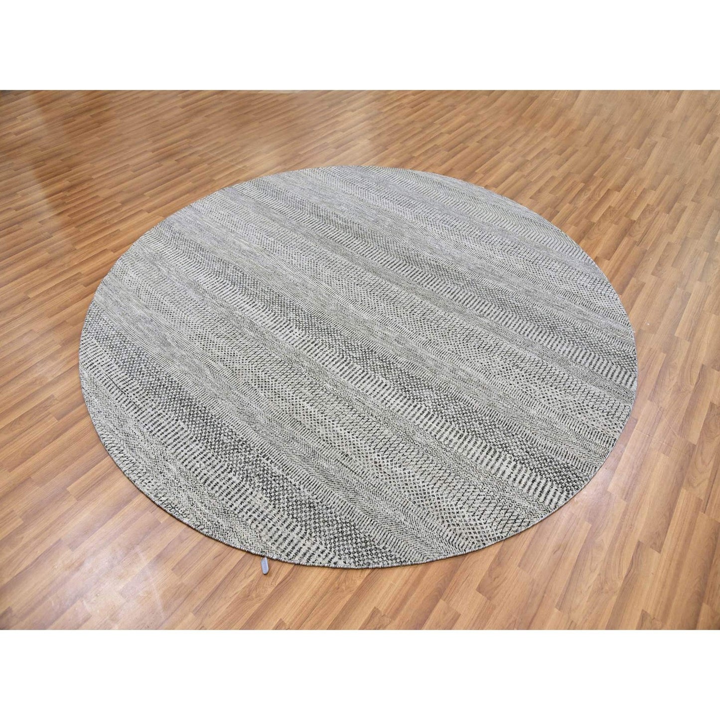 8'X8' Bright Gray Hand Knotted Grass Design Round Pure Undyed Wool Rug