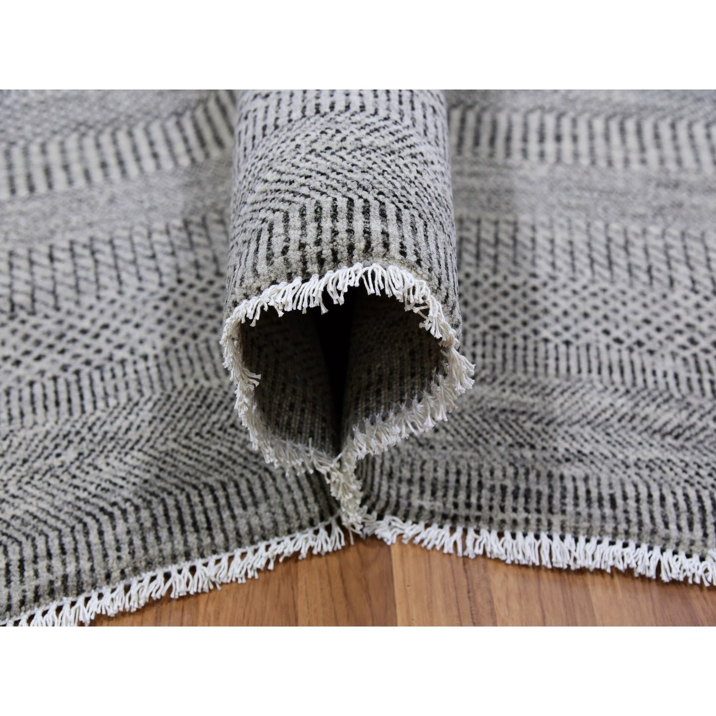 8'X8' Silver Gray Grass Design Undyed 100% Wool Hand Knotted Square Rug