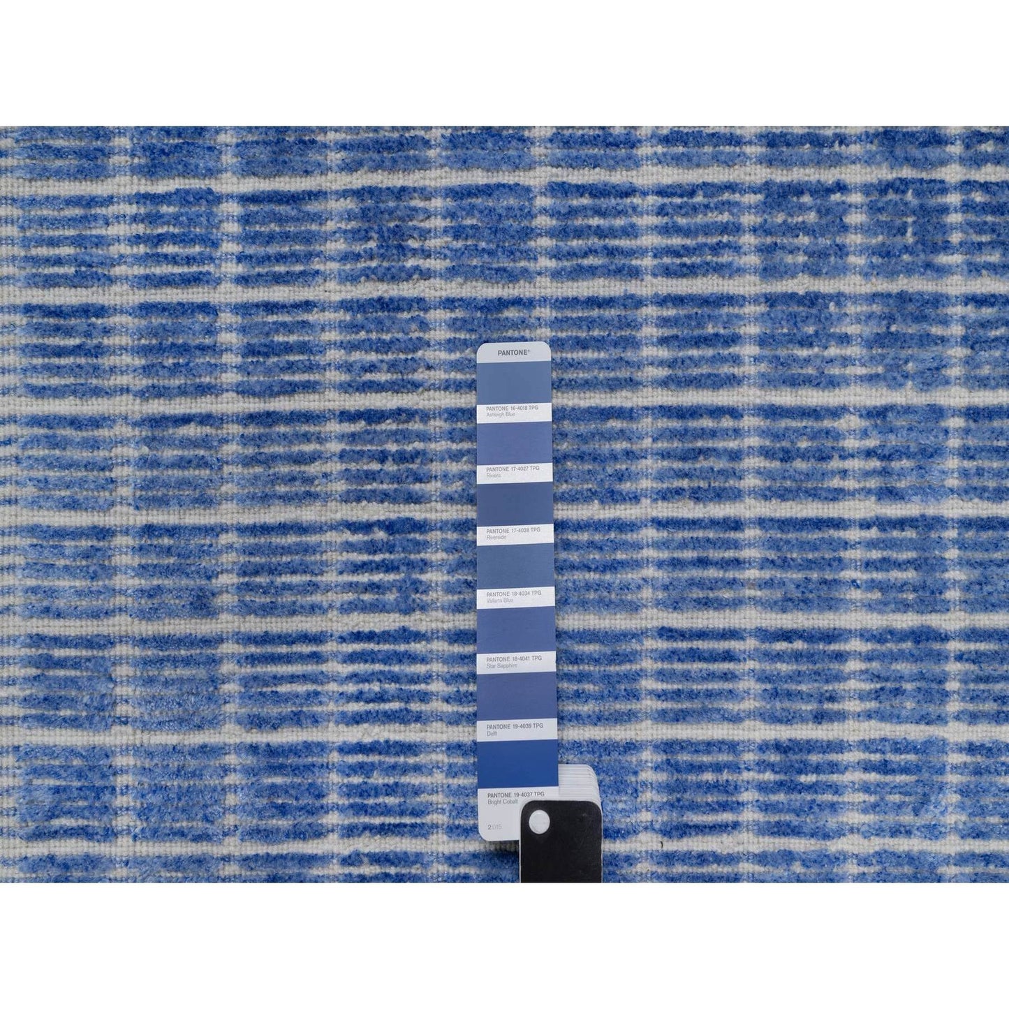 2'1"X3'1" Blue Modern Plain Decor Box Design Pure Wool Loomed Knotted Rug