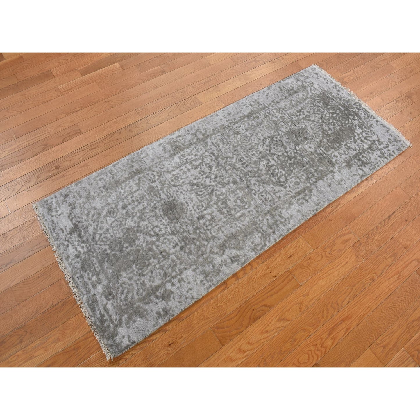 2'7"X6' Gray Hand Knotted Broken Wool And Silk Zoroastrian Design Rug