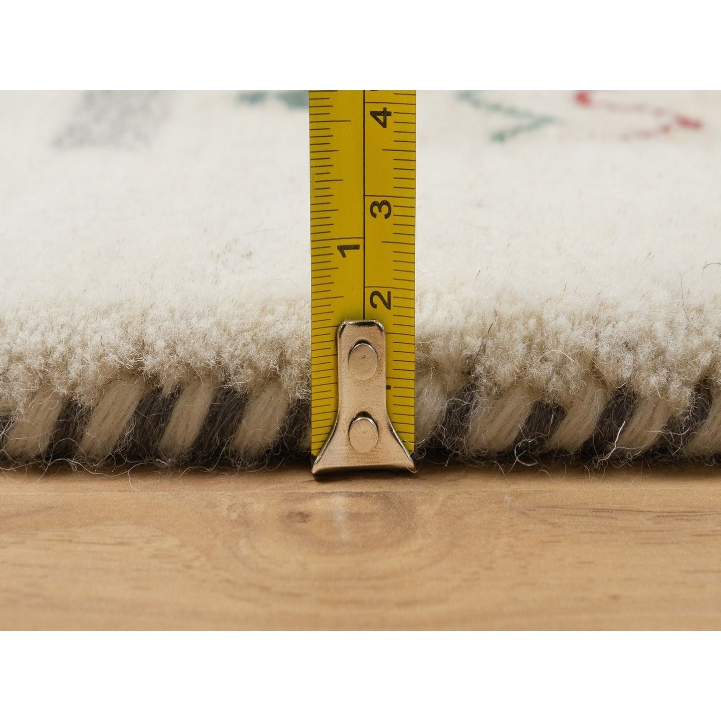 2'1"X3'1" White Modern Animal Figurines Pure Wool Hand Knotted Mat Rug