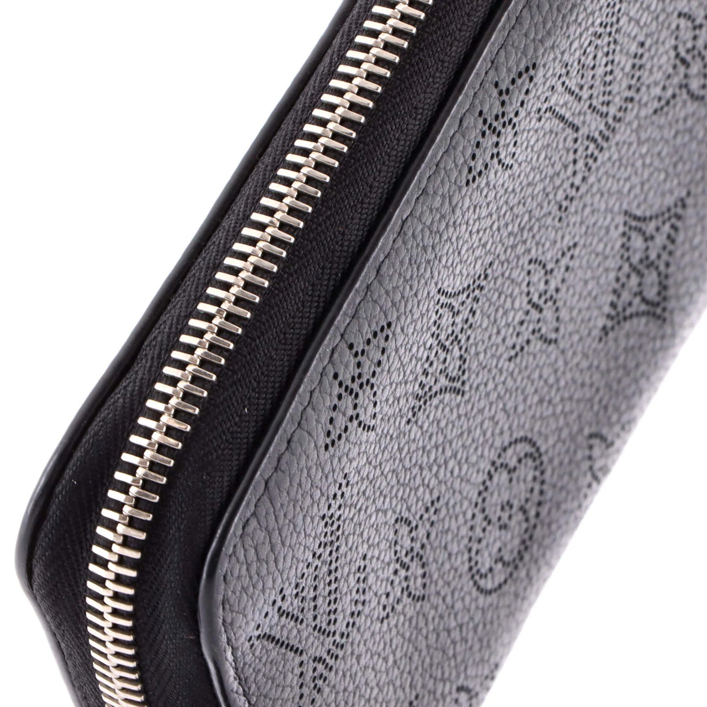 Louis Vuitton Zippy Wallet Mahina Leather