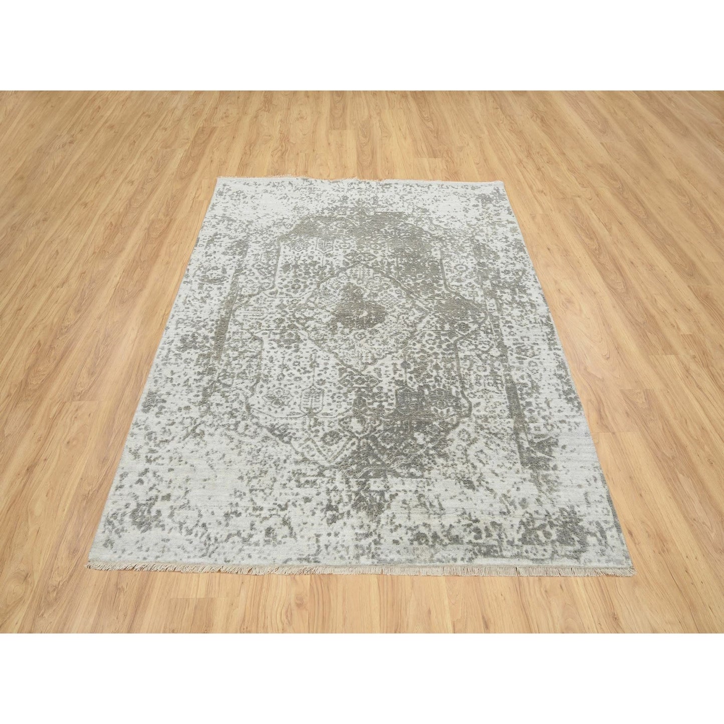 5'1"X7' Gray Broken Zoroastrian Design Wool And Silk Hand Knotted Rug