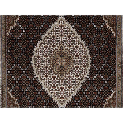 5'X7' Black Tebraz Mahi With Fish Medallion Design Wool Hand Knotted Rug