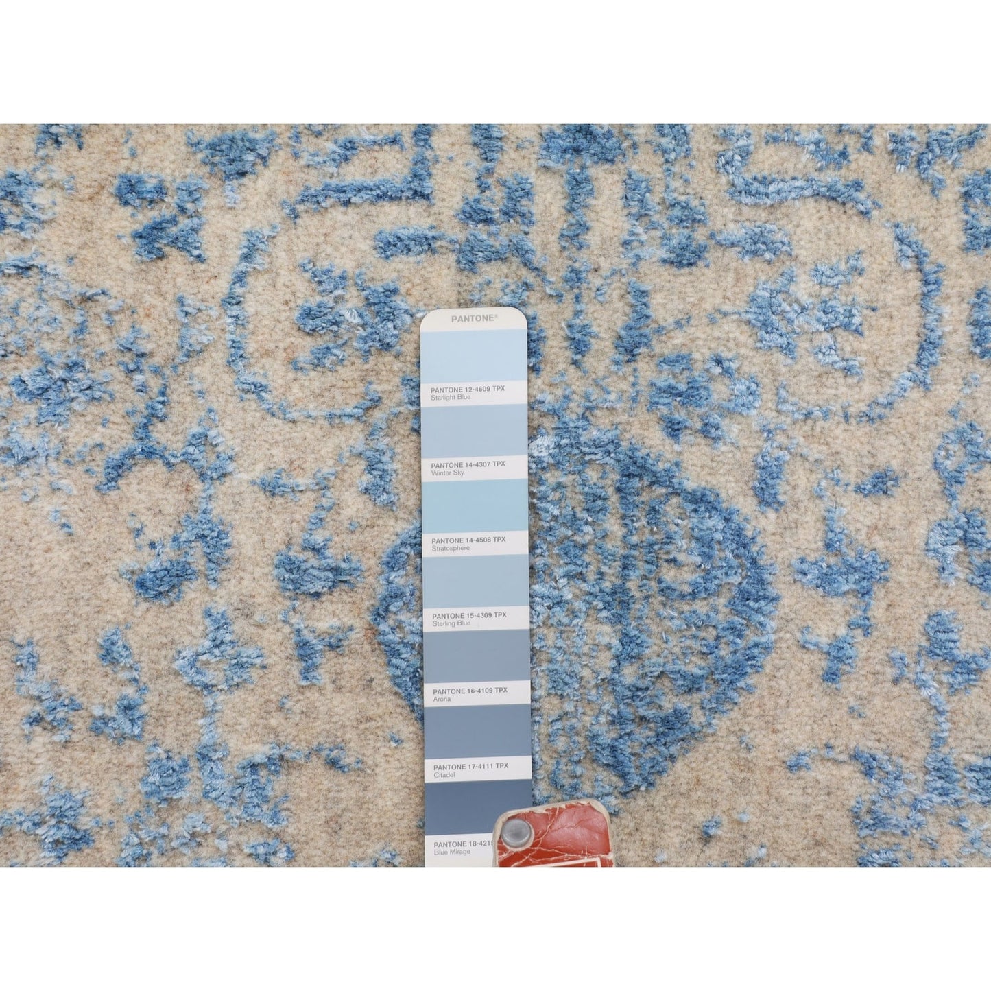 5'9"X5'9" Blue Jacquard Hand Loomed Wool & Art Silk Pomegranate Round Rug