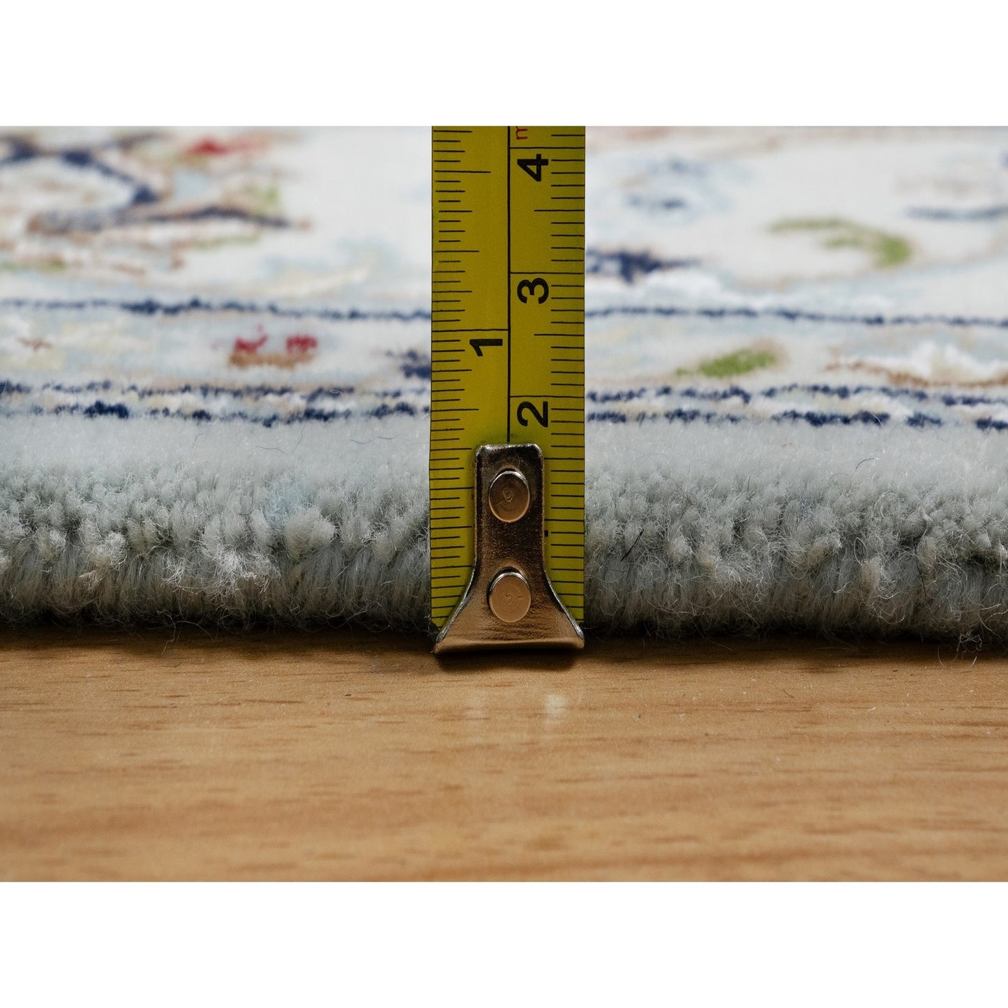 5'X8' Beau Blue Wool And Silk Nain With Flower Design Hand Knotted Rug