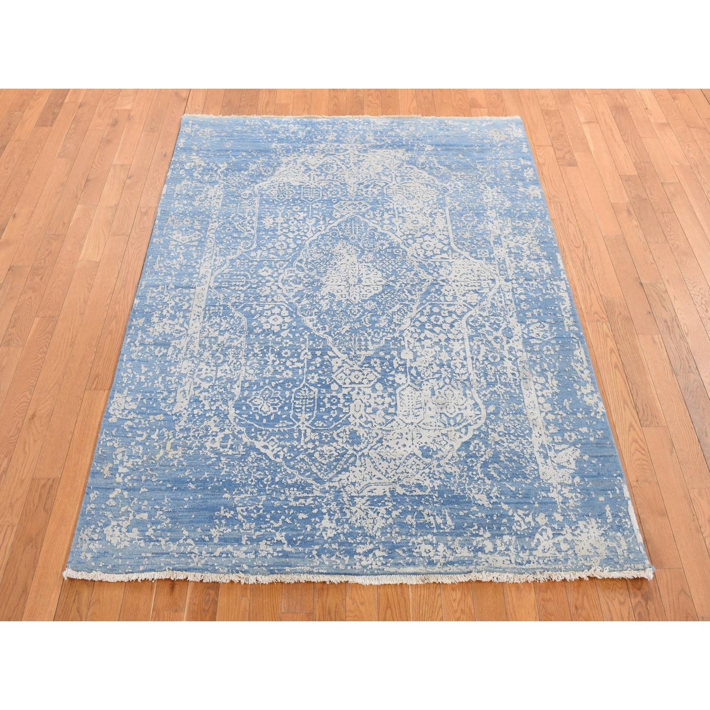 5'1"X7' Blue Wool And Silk Hand Knotted Broken Zoroastrian Design Rug