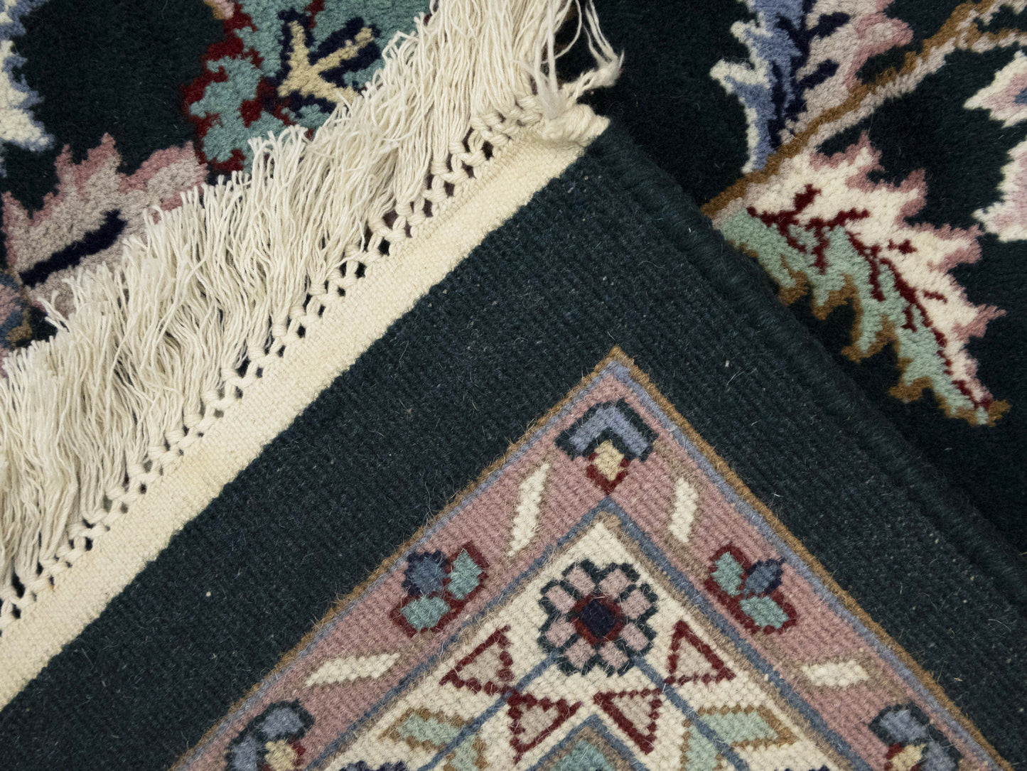 Traditional Floral Design Oriental Rug