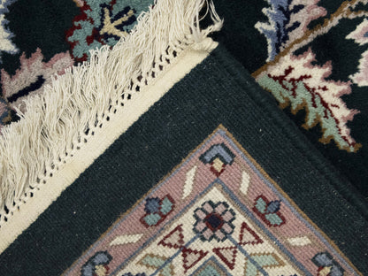Traditional Floral Design Oriental Rug