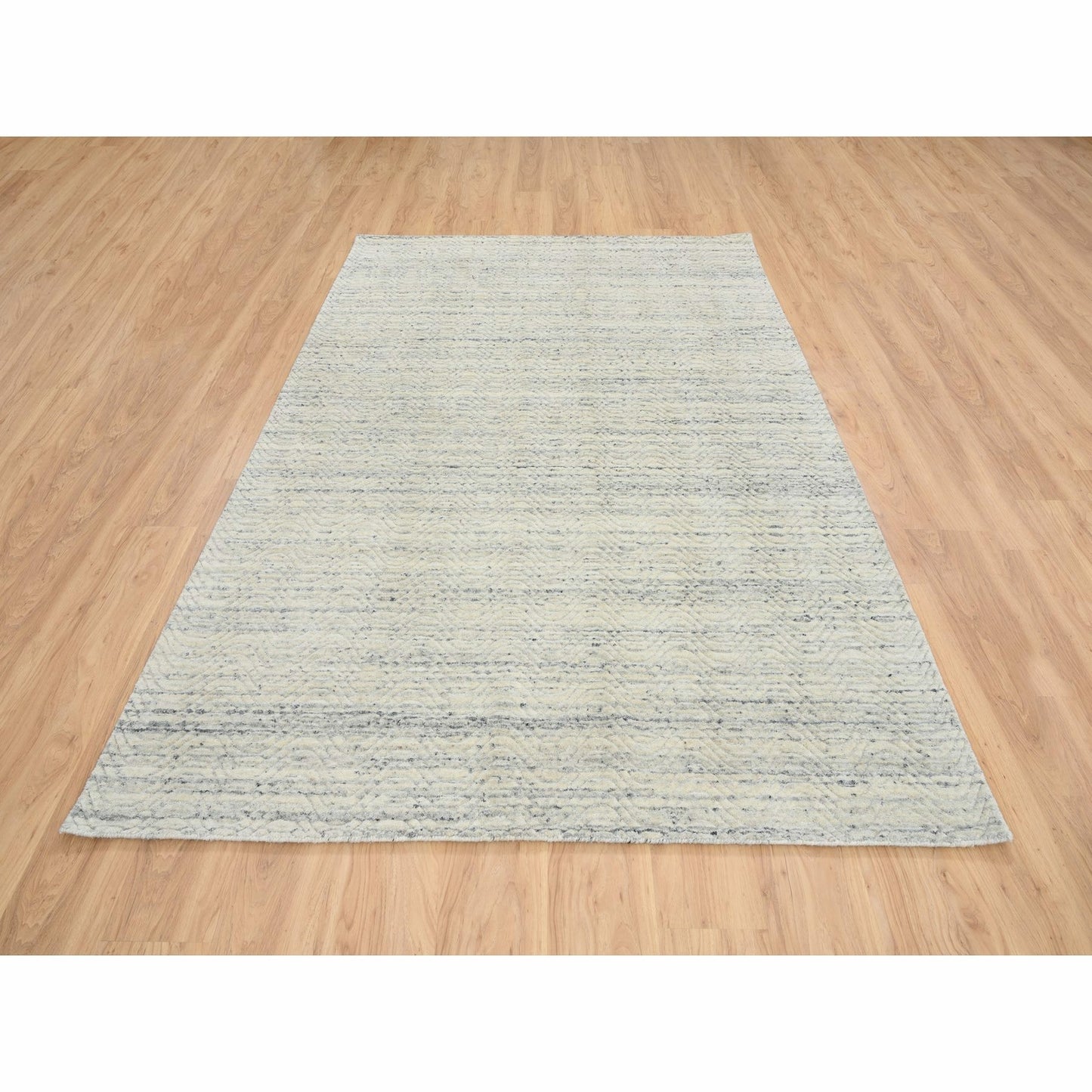 6'1"X9' Beige Variegated Textured Modern Design Wool Hand Loomed Rug