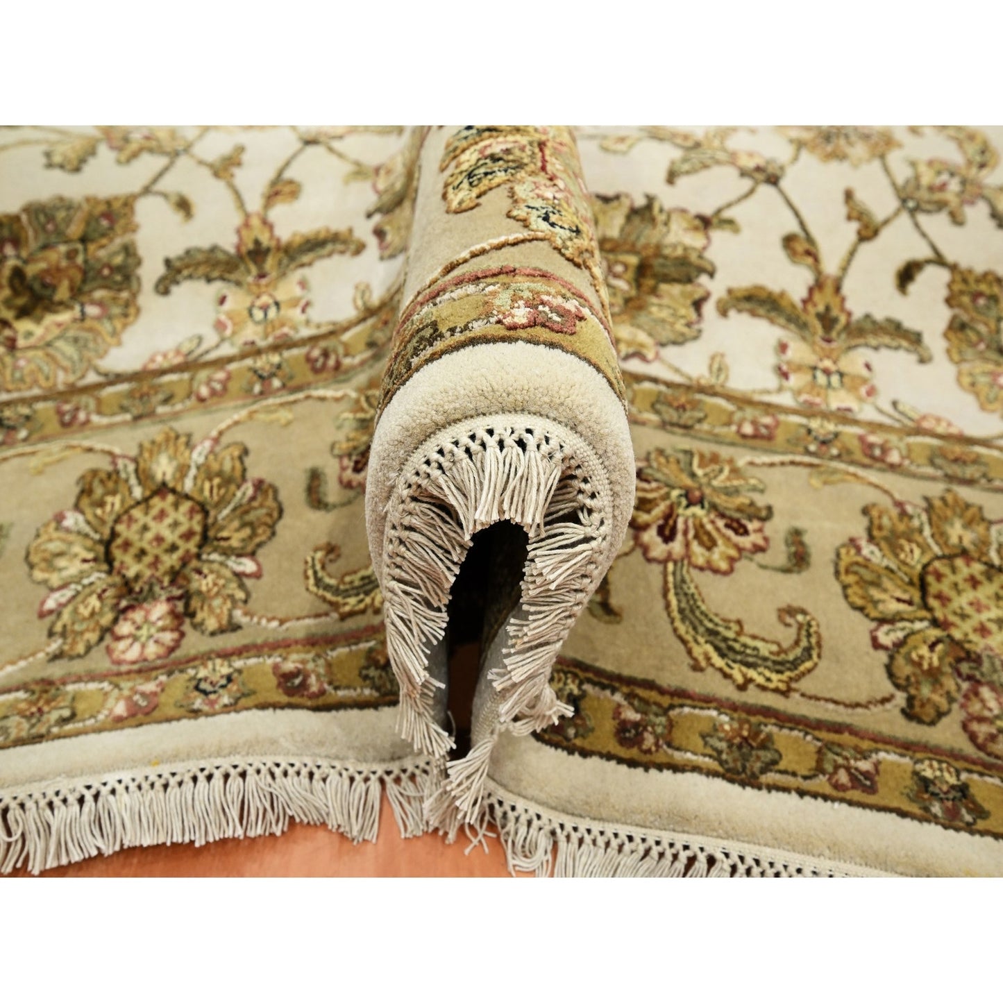 7'8"X10' White Rajasthan With Leaf Design Wool And Silk Hand Knotted Rug