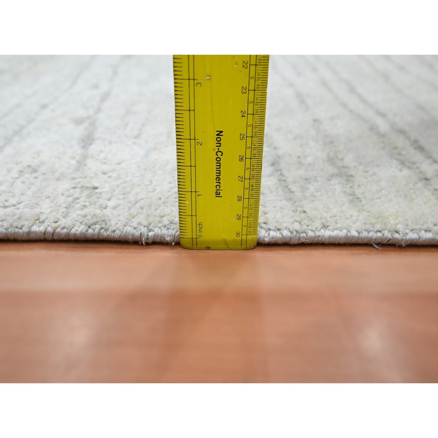 2'X3' Pearl White Modern Wavy Design Hand Knotted All Silk Sample Mat Rug