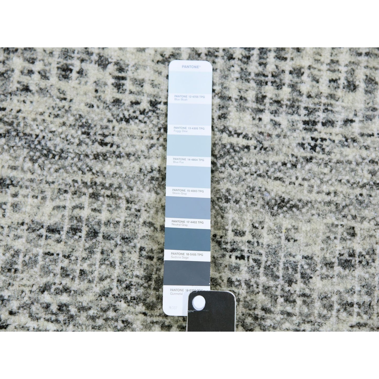 6'X6' Silver Chalice Gray Undyed Wool Grass Design Hand Knotted Round Rug